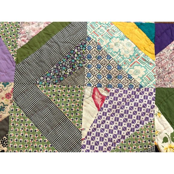 1930s 1940s quilt with feedsack fabrics hand pieced and quilted 71” x 82” - Picture 6 of 10